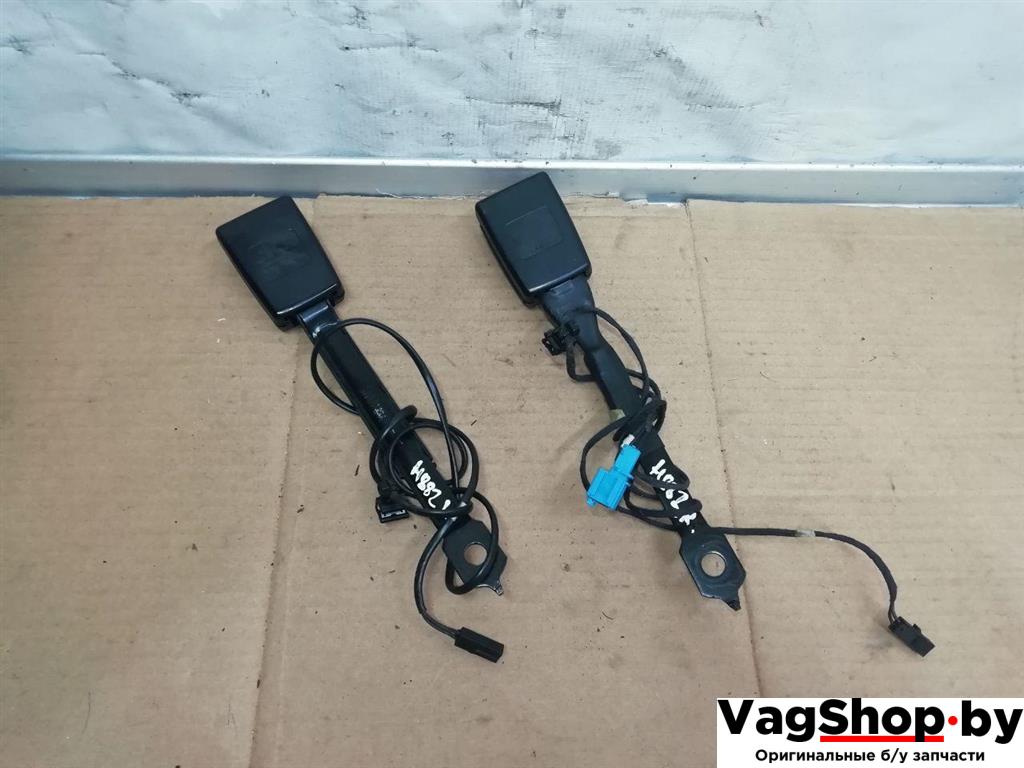 замок ремня безопасности Volkswagen Tiguan 1 поколение 2010, 2.0 л., TDi, CFG, дизель, МКПП, серебро, внедорожник 5 дв., полный привод, 5N0857755D, 5N0857756F - фото №1