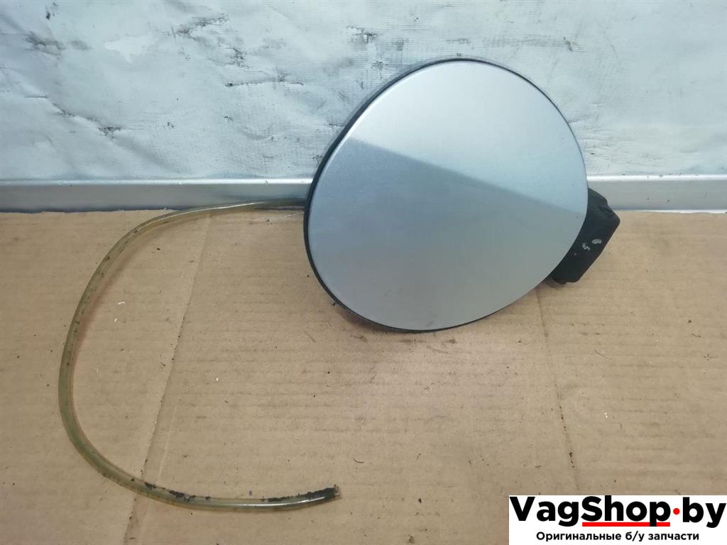 лючок топливного бака Volkswagen Tiguan 1 поколение 2010, 2.0 л., TDi, CFG, дизель, МКПП, серебро, внедорожник 5 дв., полный привод, 5N0809857C - фото №1