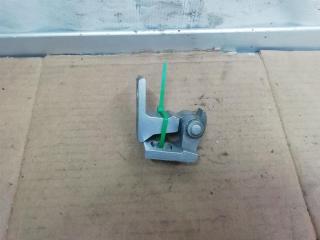 петля двери Volkswagen Tiguan 1 поколение 2010, 2.0 л., TDi, CFG, дизель, МКПП, серебро, внедорожник 5 дв., полный привод, 5N0831402A