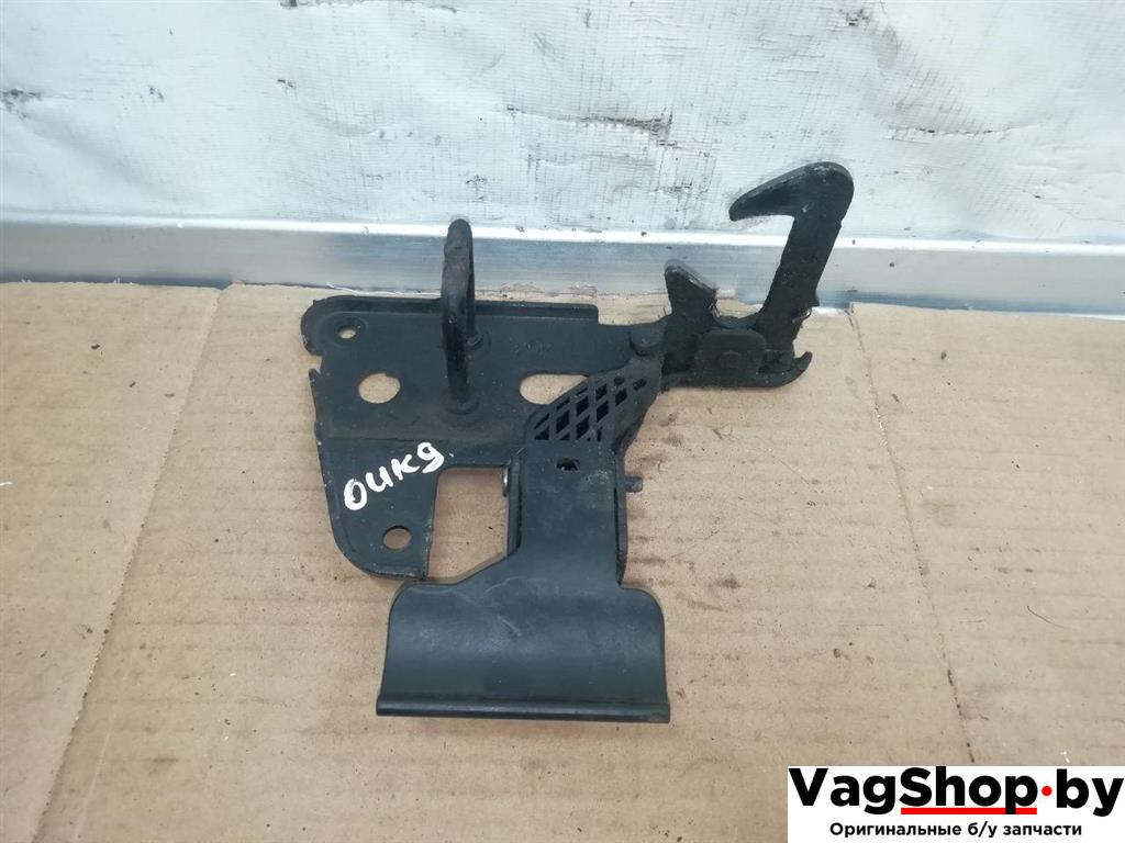 захватный крюк капота Audi A6 Allroad Quattro C6/4F 2007, 3.2 л., FSI, AUK, бензин, МКПП, синий, универсал, полный привод, 4F0823480B - фото №1