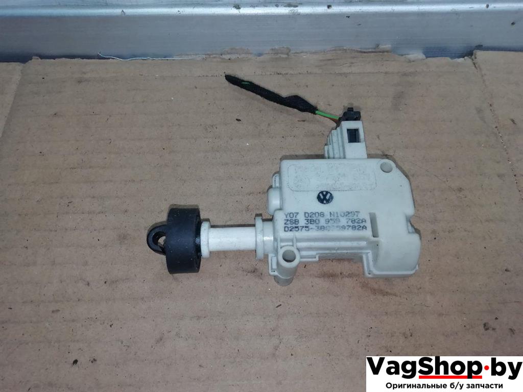 замок бардачка Audi A6 Allroad Quattro C6/4F 2007, 3.2 л., FSI, AUK, бензин, МКПП, синий, универсал, полный привод, 3B0959782A - фото №1