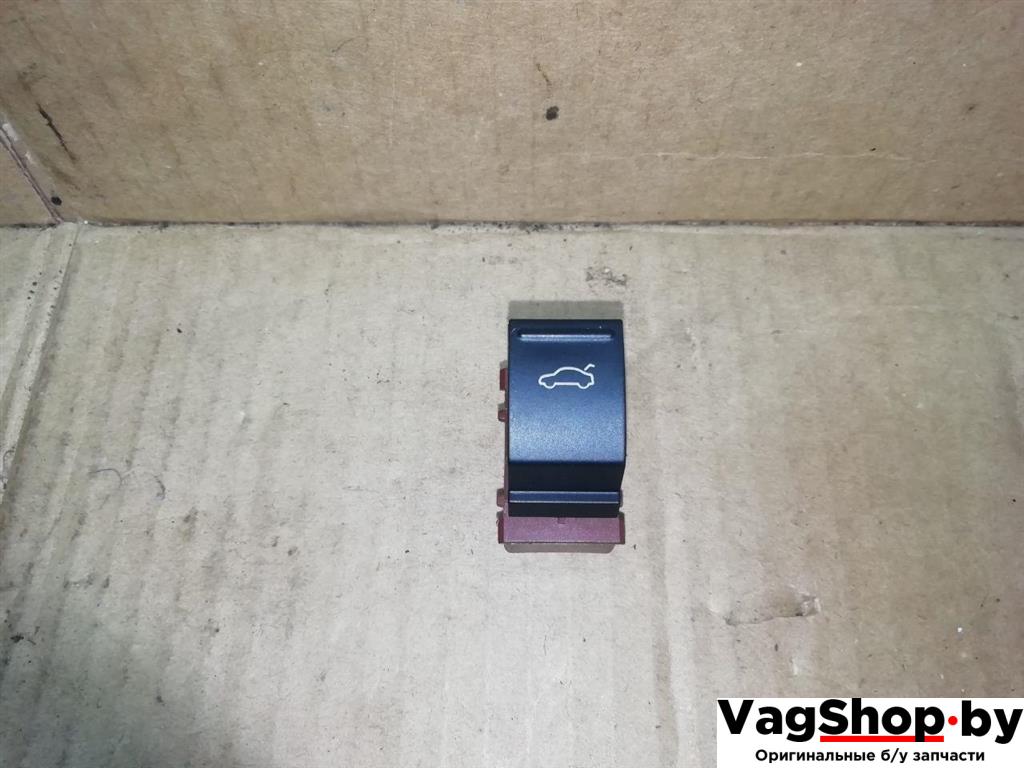 кнопка открытия багажника Volkswagen Passat B7 2011, 2.0 л., TDi, CFF, дизель, МКПП, черный, универсал, передний привод, 3AA959831 - фото №1