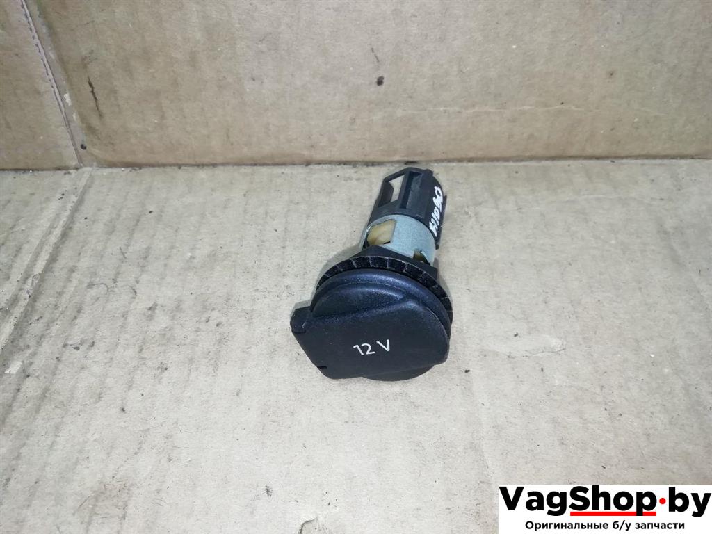 прикуриватель Volkswagen Passat B7 2011, 2.0 л., TDi, CFF, дизель, МКПП, черный, универсал, передний привод - фото №1