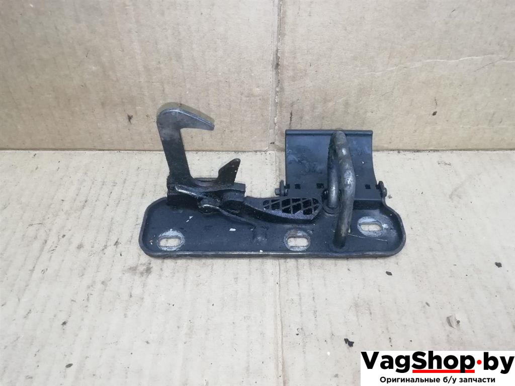 захватный крюк капота Volkswagen Passat B7 2011, 2.0 л., TDi, CFF, дизель, МКПП, черный, универсал, передний привод, 3AA823480 - фото №1