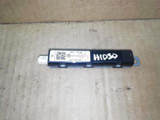 усилитель антенны Volkswagen Passat B7 2011, 2.0 л., TDi, CFF, дизель, МКПП, черный, универсал, передний привод, 3AF035552