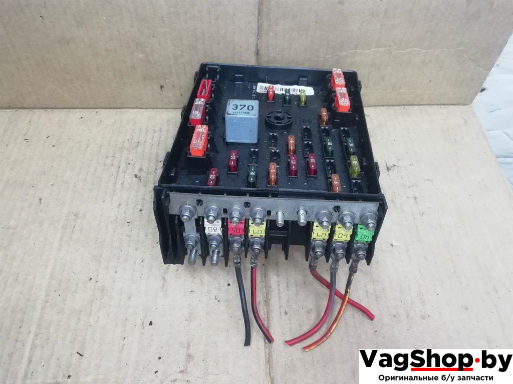 блок предохранителей Volkswagen Passat B7 2011, 2.0 л., TDi, CFF, дизель, МКПП, черный, универсал, передний привод, 3C0937125 - фото №1