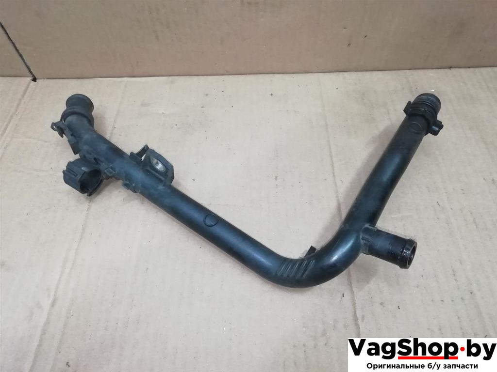 трубка охлаждающей жидкости Volkswagen Passat B7 2011, 2.0 л., TDi, CFF, дизель, МКПП, черный, универсал, передний привод, 03L121065AJ - фото №1