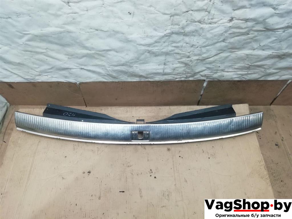 накладка внутренняя на заднюю панель кузова Audi Q7 4L 2006, 3.0 л., TDi, BUG, дизель, АКПП, серебро, внедорожник 5 дв., полный привод, 4L0864483A - фото №1