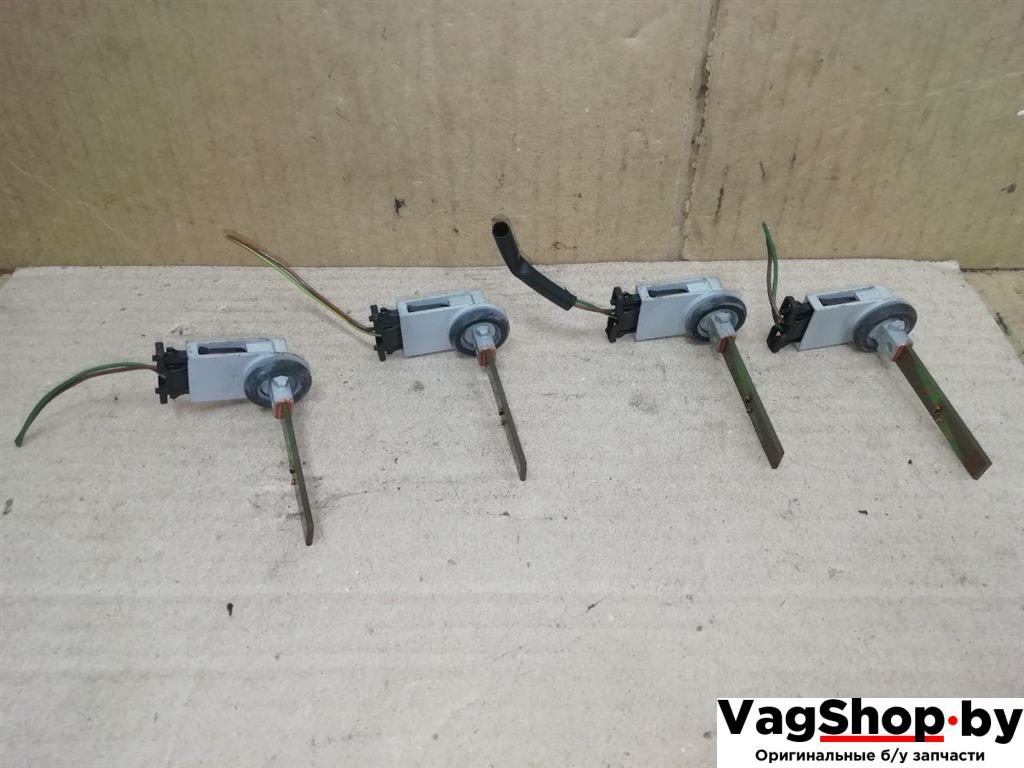 датчик температуры Audi Q7 4L 2006, 3.0 л., TDi, BUG, дизель, АКПП, серебро, внедорожник 5 дв., полный привод, 4B0820539 - фото №1