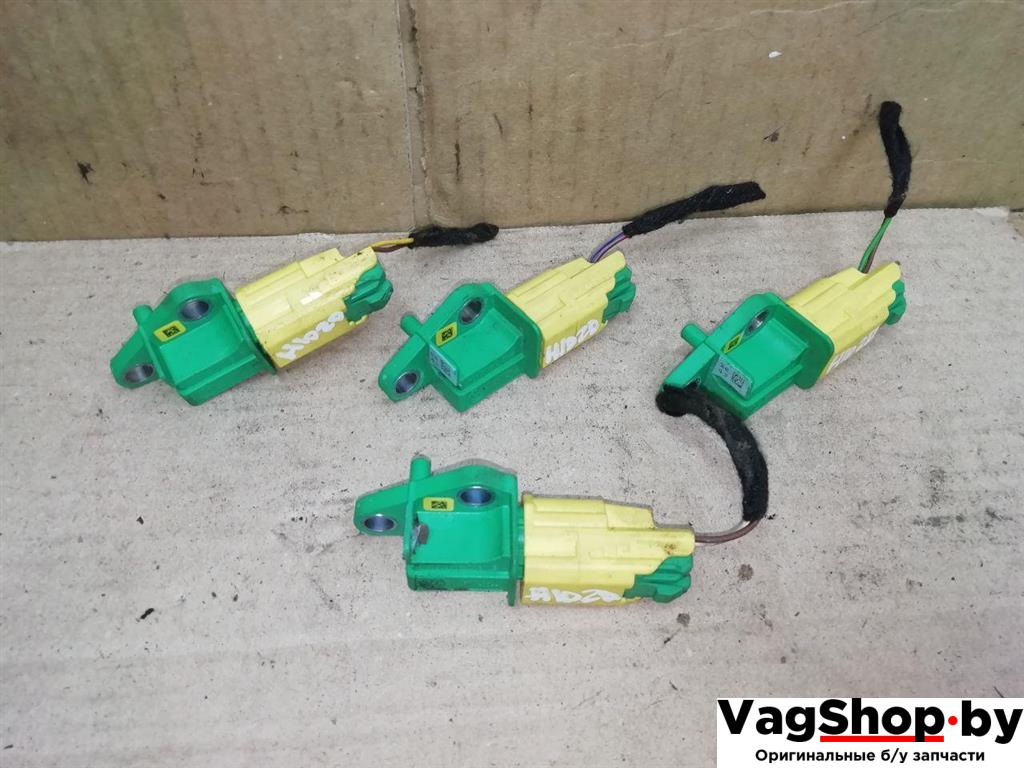 датчик удара Audi Q7 4L 2006, 3.0 л., TDi, BUG, дизель, АКПП, серебро, внедорожник 5 дв., полный привод, 1K0909606C - фото №1