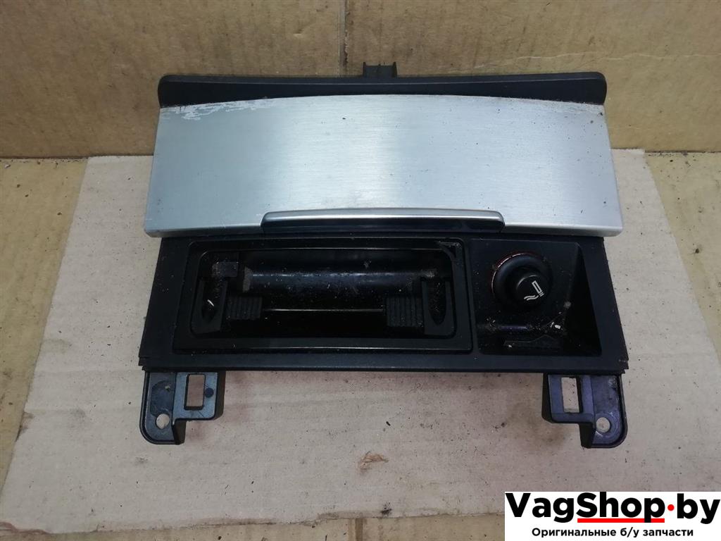 пепельница Audi Q7 4L 2006, 3.0 л., TDi, BUG, дизель, АКПП, серебро, внедорожник 5 дв., полный привод, 4L0857951 - фото №1