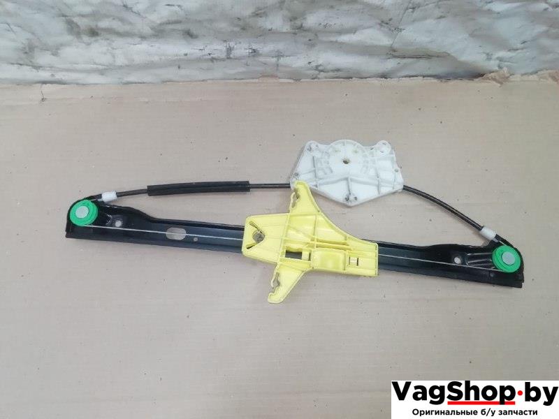 стеклоподъемник электрический задний правый Volkswagen Golf Plus 2 поколение 2010, 1.6 л., TDi, CAY, дизель, МКПП, серебро, хетчбэк 5 дв., передний привод - фото №1