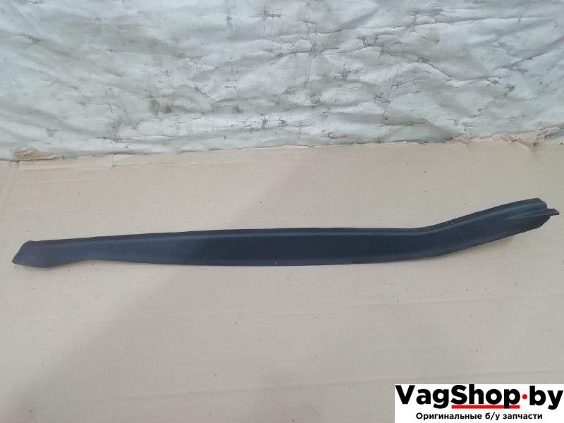 молдинг двери передней правой Volkswagen Golf Plus 2 поколение 2010, 1.6 л., TDi, CAY, дизель, МКПП, серебро, хетчбэк 5 дв., передний привод, 5M0837382C - фото №1