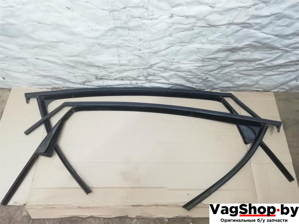 направляющая стекла Volkswagen Golf Plus 2 поколение 2010, 1.6 л., TDi, CAY, дизель, МКПП, серебро, хетчбэк 5 дв., передний привод - фото №1