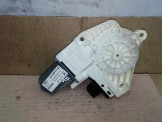 моторчик стеклоподъемника передний левый Audi Q7 4L 2006, 3.0 л., TDi, BUG, дизель, АКПП, серебро, внедорожник 5 дв., полный привод, 4L0959801B