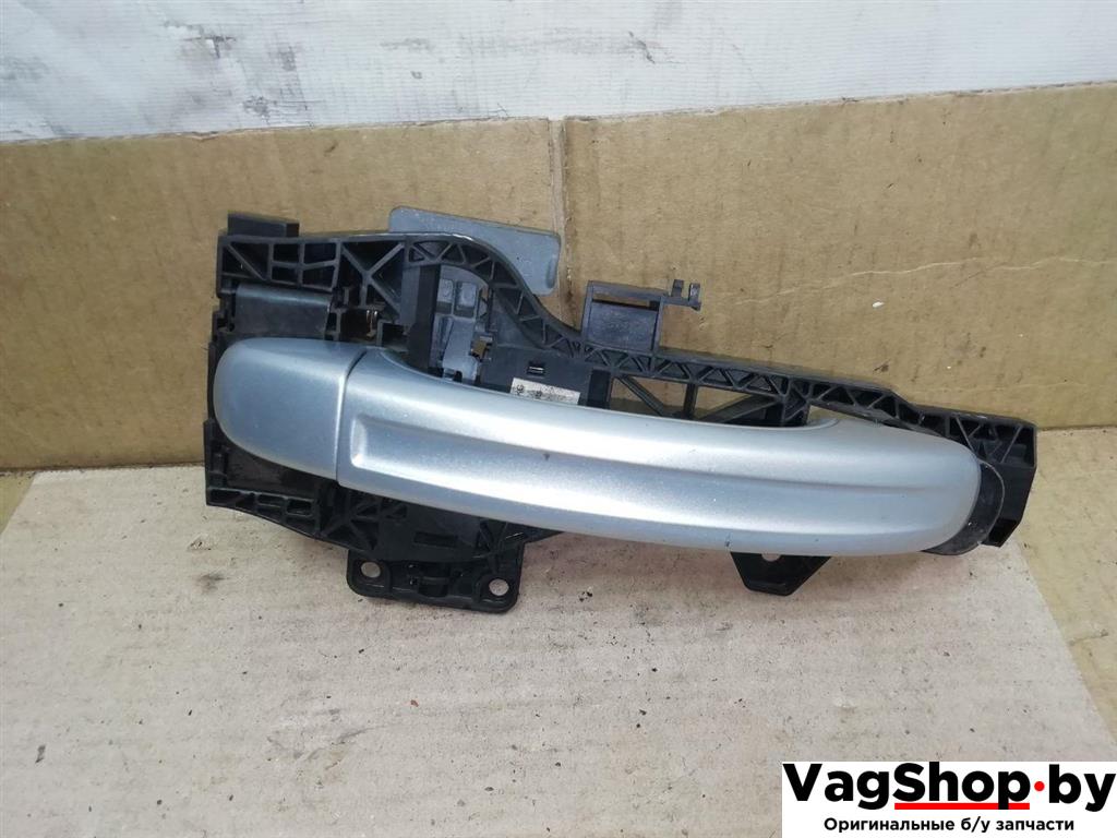 ручка наружная задняя правая Audi Q7 4L 2006, 3.0 л., TDi, BUG, дизель, АКПП, серебро, внедорожник 5 дв., полный привод - фото №1