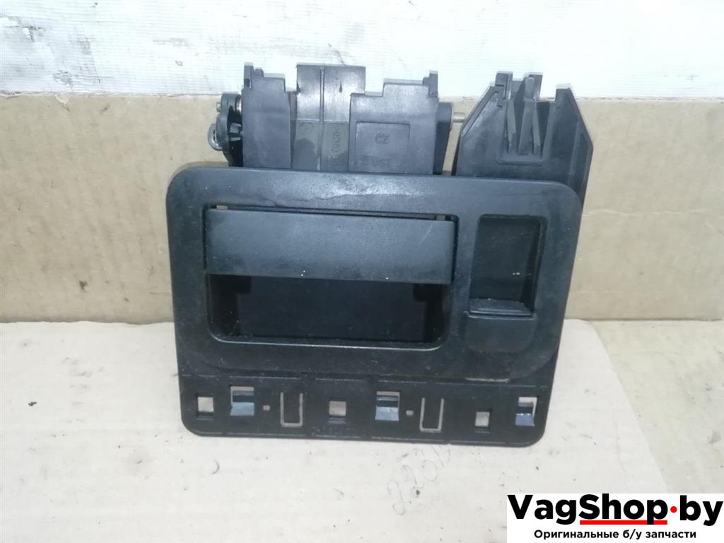 ручка крышки багажника Volkswagen Transporter T5 2005, 2.5 л., TDi, AXD, дизель, МКПП, синий, фургон, передний привод, 7H0829309C - фото №1