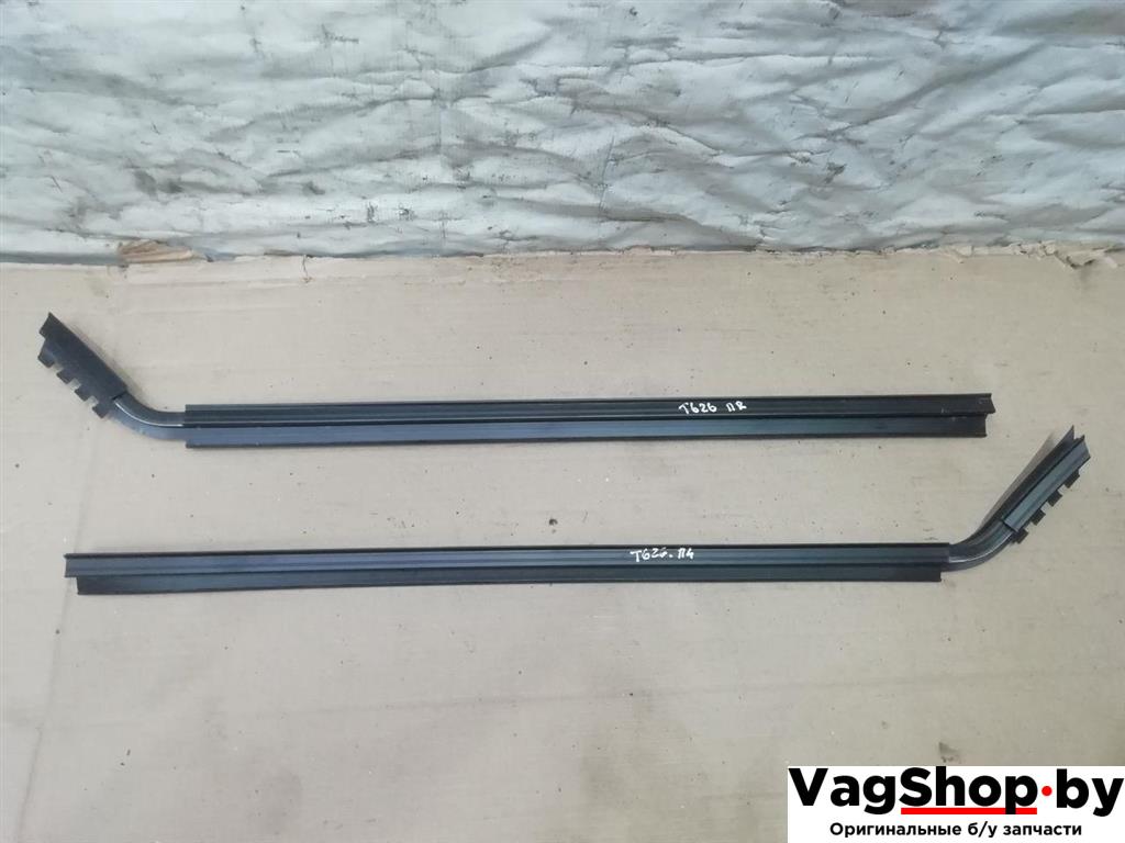 уплотнитель Volkswagen Transporter T5 2005, 2.5 л., TDi, AXD, дизель, МКПП, синий, фургон, передний привод, 7H0837472, 7H0837471 - фото №1