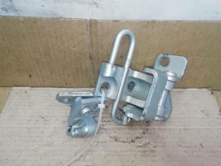 петля двери Volkswagen Golf Plus 2 поколение 2010, 1.6 л., TDi, CAY, дизель, МКПП, серебро, хетчбэк 5 дв., передний привод, 1K0833411Q