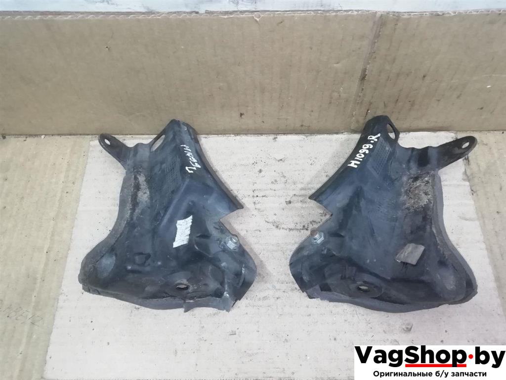 заглушка Volkswagen Golf Plus 2 поколение 2010, 1.6 л., TDi, CAY, дизель, МКПП, серебро, хетчбэк 5 дв., передний привод, 5M0823601C, 5M0823602B - фото №1