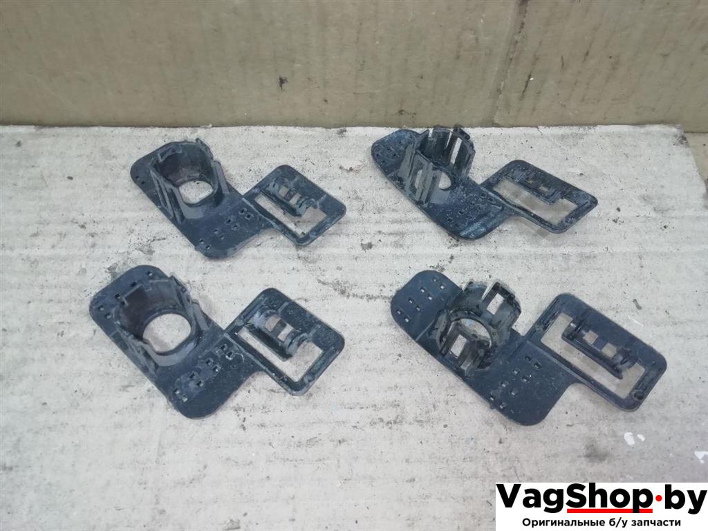 Подиум крепления датчика парктроника Volkswagen Golf Plus 2 поколение 2010, 1.6 л., TDi, CAY, дизель, МКПП, серебро, хетчбэк 5 дв., передний привод, 5M0919491H - фото №1