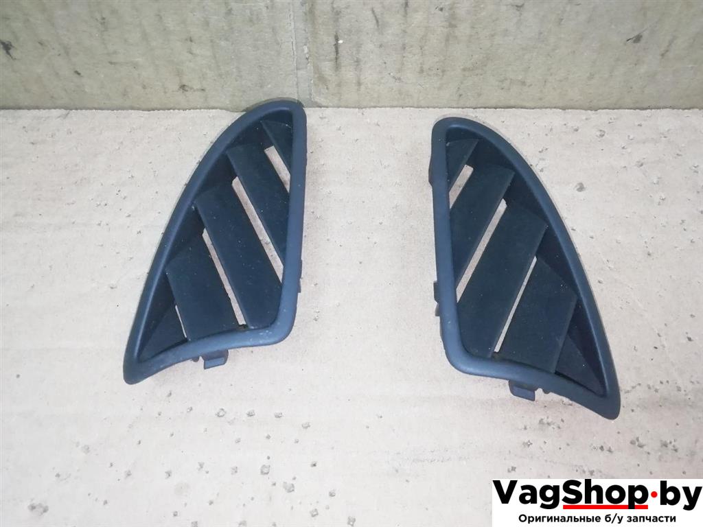 дефлектор обдува салона Volkswagen Golf Plus 2 поколение 2010, 1.6 л., TDi, CAY, дизель, МКПП, серебро, хетчбэк 5 дв., передний привод, 5M0819705B, 5M0819706B - фото №1