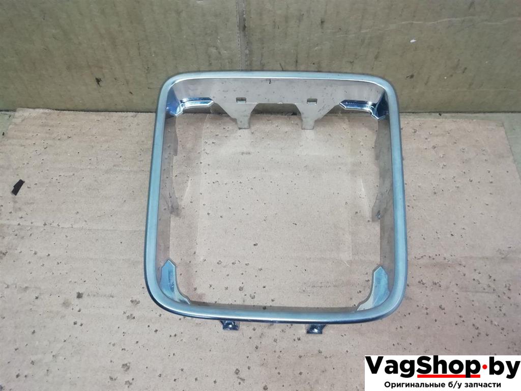 Декоративная накладка центральной консоли Volkswagen Golf Plus 2 поколение 2010, 1.6 л., TDi, CAY, дизель, МКПП, серебро, хетчбэк 5 дв., передний привод - фото №1