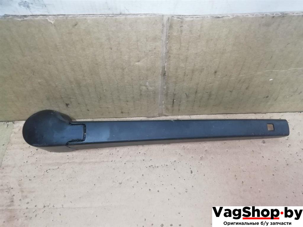 щеткодержатель задний Volkswagen Golf Plus 2 поколение 2010, 1.6 л., TDi, CAY, дизель, МКПП, серебро, хетчбэк 5 дв., передний привод, 5M0955707A - фото №1