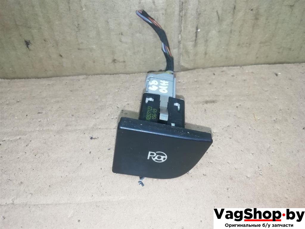 кнопка (выключатель) Volkswagen Golf Plus 2 поколение 2010, 1.6 л., TDi, CAY, дизель, МКПП, серебро, хетчбэк 5 дв., передний привод, 5M2927123 - фото №1