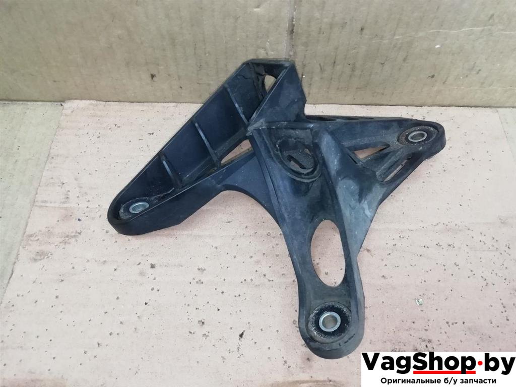 Кронштейн крепления троса КПП Volkswagen Golf Plus 2 поколение 2010, 1.6 л., TDi, CAY, дизель, МКПП, серебро, хетчбэк 5 дв., передний привод, 1K0711789G - фото №1