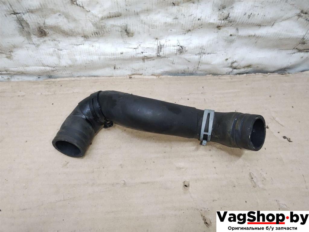 патрубок (трубопровод, шланг) Volkswagen Golf Plus 2 поколение 2010, 1.6 л., TDi, CAY, дизель, МКПП, серебро, хетчбэк 5 дв., передний привод, 1K0122051FR - фото №1