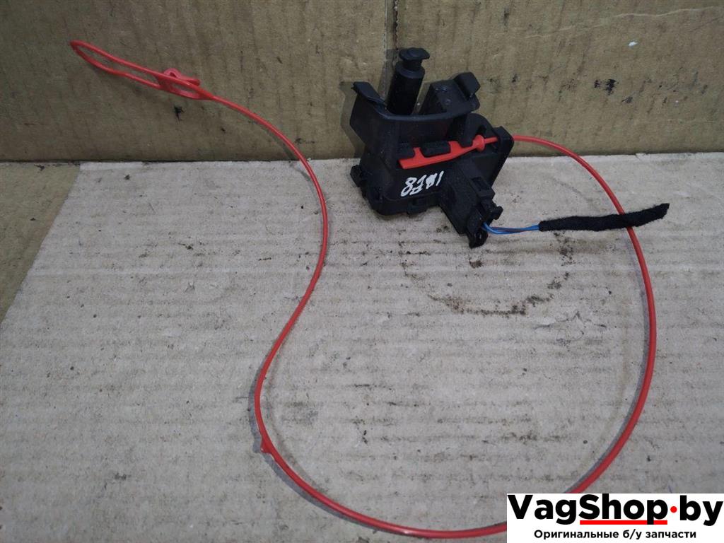 активатор замка крышки топливного бака Audi A4 B8/8K 2011, 2.7 л., TDi, CGK, дизель, МКПП, белый, седан, передний привод, 8K0862153F - фото №1