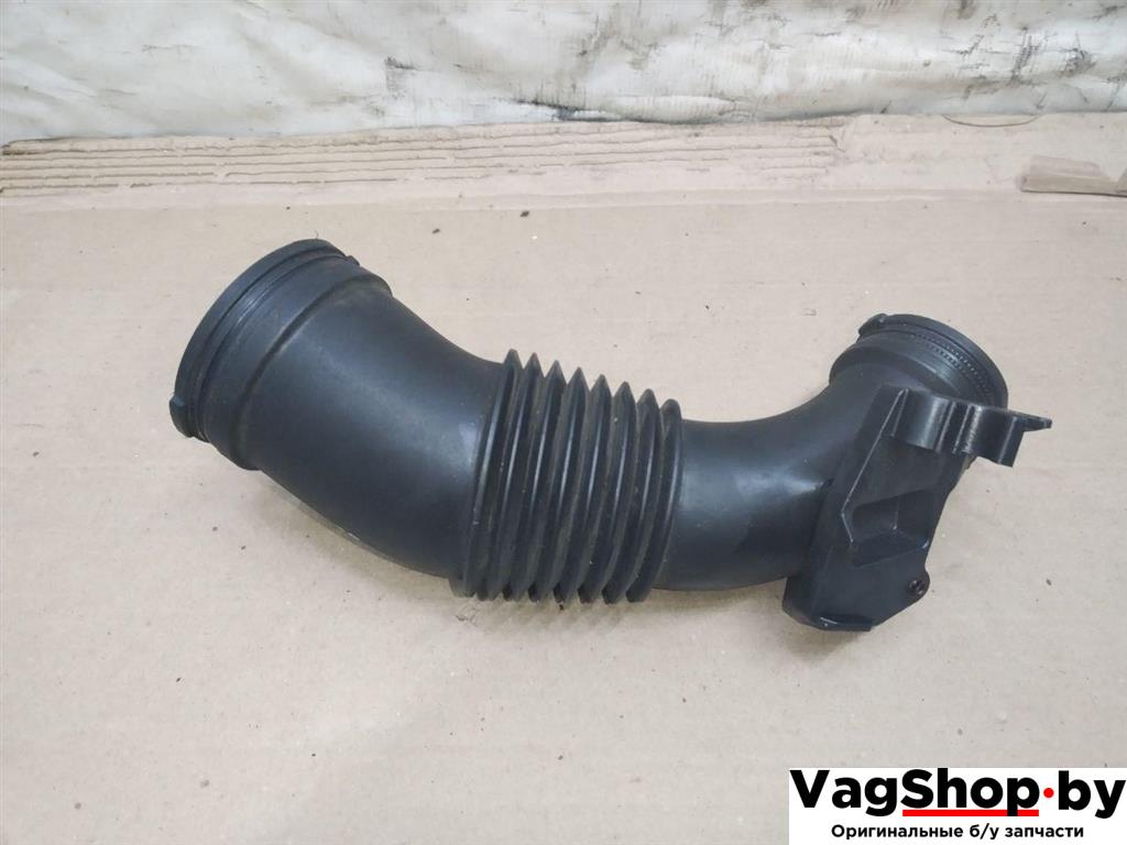 патрубок воздушного фильтра Audi A4 B8/8K 2011, 2.7 л., TDi, CGK, дизель, МКПП, белый, седан, передний привод, 059129627L, 059129615F - фото №1