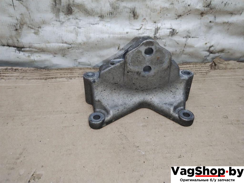 кронштейн КПП Porsche Cayenne 958 2012, 3.6 л., FSI, M 55.02, бензин, АКПП, черный, внедорожник 5 дв., полный привод, 7L8399649 - фото №1