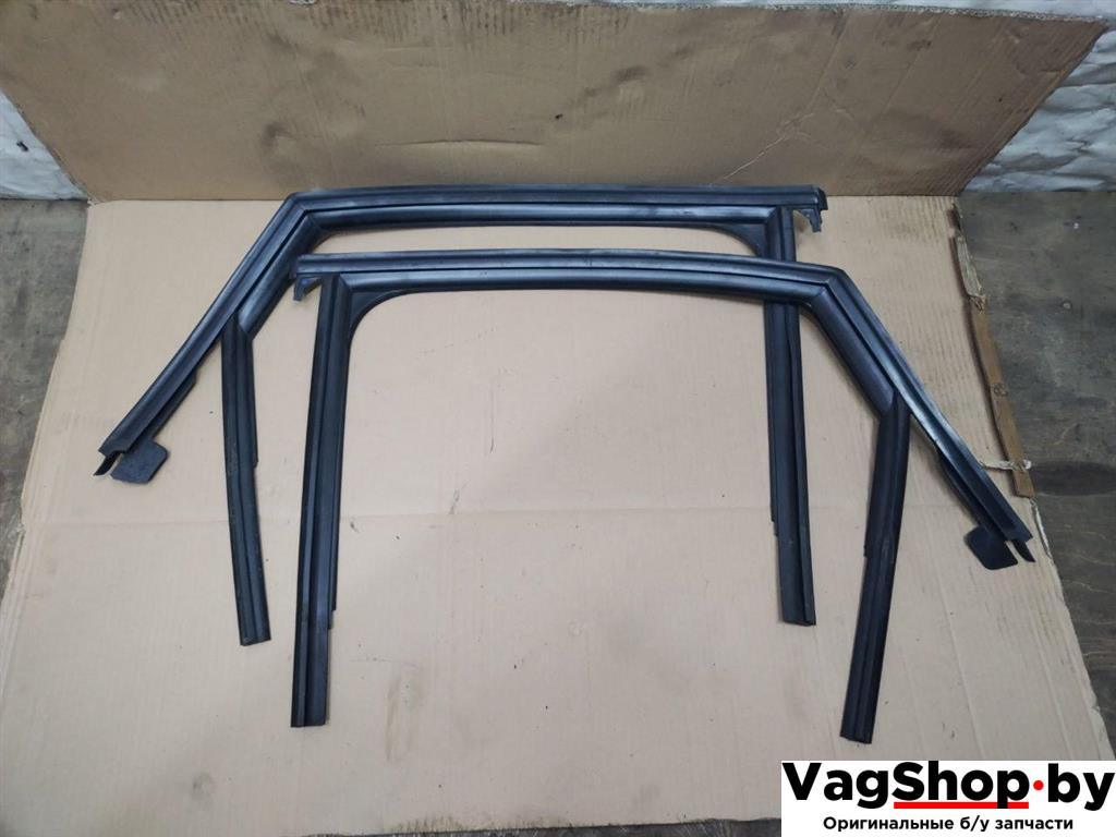 направляющая стекла Audi A4 B8/8K 2011, 2.7 л., TDi, CGK, дизель, МКПП, белый, седан, передний привод, 8K5839439F, 8K5839440G - фото №1