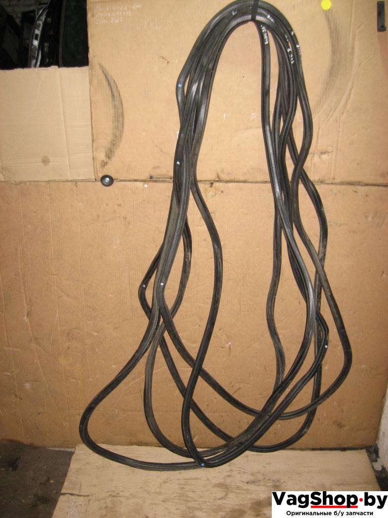 уплотнитель Audi Q7 4L 2007, 3.0 л., TDi, BUG, дизель, АКПП, серый, внедорожник 5 дв., полный привод, 4L0831721, 4L0833721 - фото №1