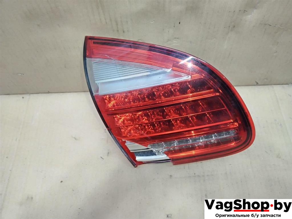 фонарь крышки багажника левый Porsche Cayenne 958 2012, 3.6 л., FSI, M 55.02, бензин, АКПП, черный, внедорожник 5 дв., полный привод, 7P5945093 - фото №1