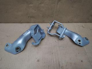 петля крышки багажника Audi A6 Allroad Quattro C6 [рестайлинг] 2010, 3.0 л., TDi, CDY, дизель, АКПП, серебро, универсал, полный привод, 4F9827299D, 4F9827300D