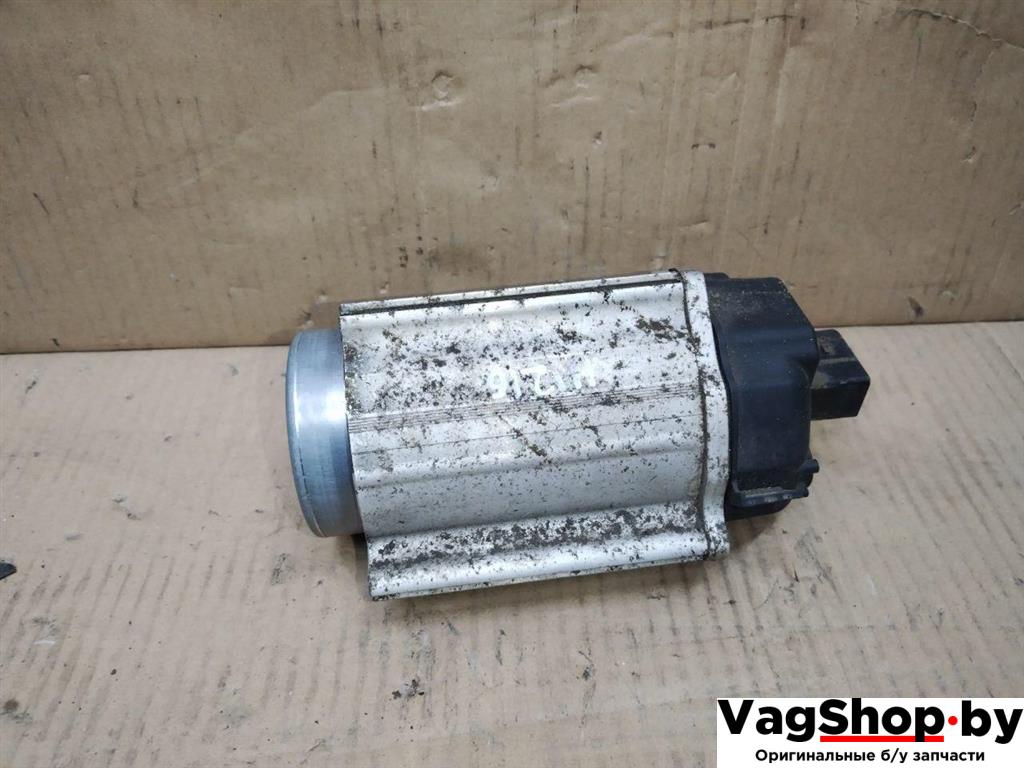 серводвигатель (моторчик) рулевой рейки Volkswagen Golf Plus 2 поколение 2010, 1.6 л., TDi, CAY, дизель, МКПП, черный, хетчбэк 5 дв., передний привод, 1K0909144J - фото №1