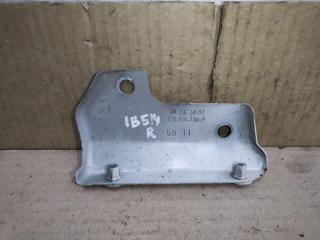 крепление ( кронштейн ) крыла Volkswagen Caddy 3 поколение [рестайлинг] 2011, 2.0 л., TDi, CFH, дизель, МКПП, белый, минивэн, передний привод, 1T0810334A