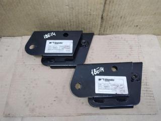 кронштейн (крепление) Volkswagen Caddy 3 поколение [рестайлинг] 2011, 2.0 л., TDi, CFH, дизель, МКПП, белый, минивэн, передний привод, 1306021