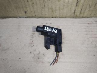 выключатель концевой (концевик) Volkswagen Caddy 3 поколение [рестайлинг] 2011, 2.0 л., TDi, CFH, дизель, МКПП, белый, минивэн, передний привод, 1J0947561