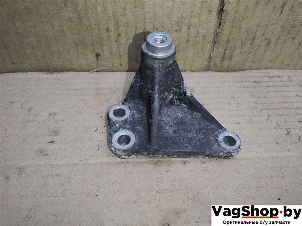 кронштейн (крепление) Audi Q7 4L 2006, 3.0 л., TDi, BUG, дизель, АКПП, серебро, внедорожник 5 дв., полный привод, 059145174A - фото №1