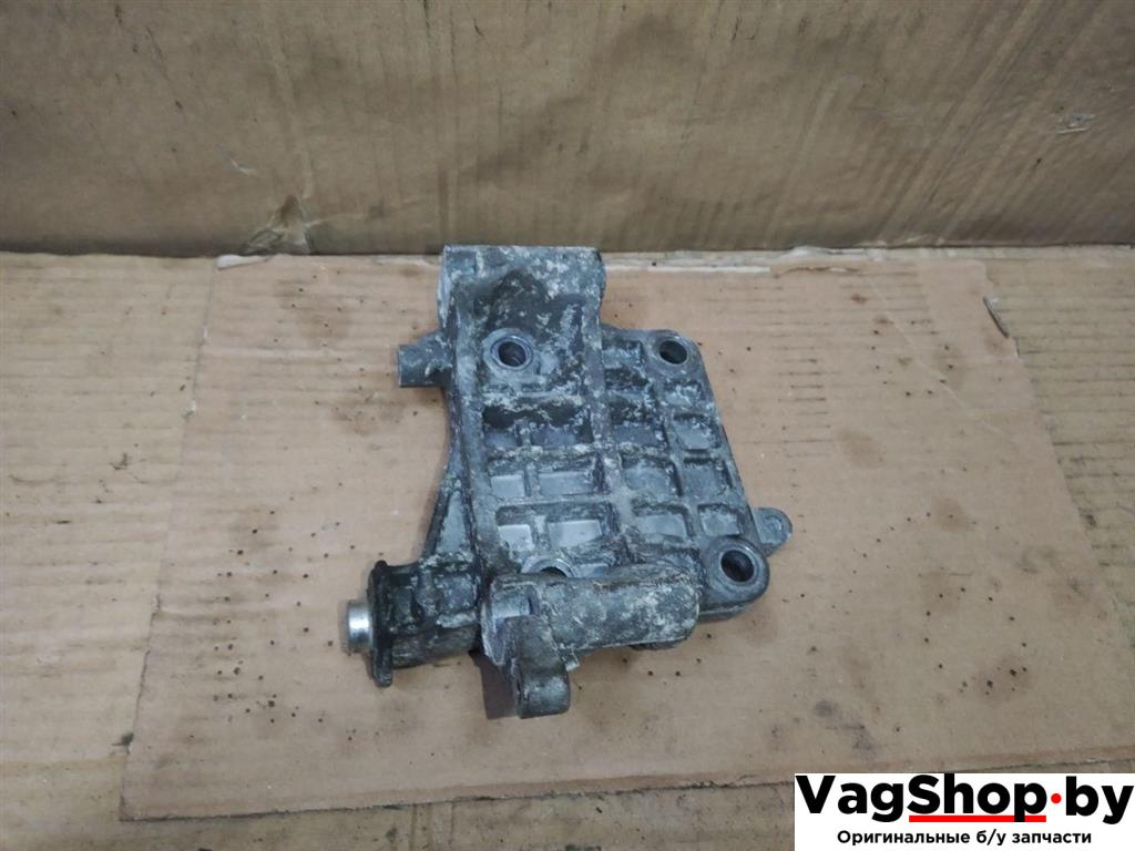 кронштейн генератора Audi A4 B8/8K 2011, 2.7 л., TDi, CGK, дизель, МКПП, белый, седан, передний привод, 059903143S - фото №1