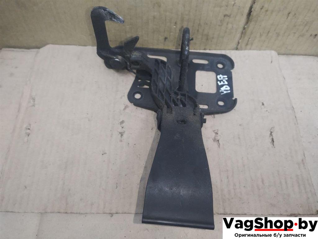 захватный крюк капота Audi A4 B8/8K 2011, 2.7 л., TDi, CGK, дизель, МКПП, белый, седан, передний привод, 8T0823480 - фото №1
