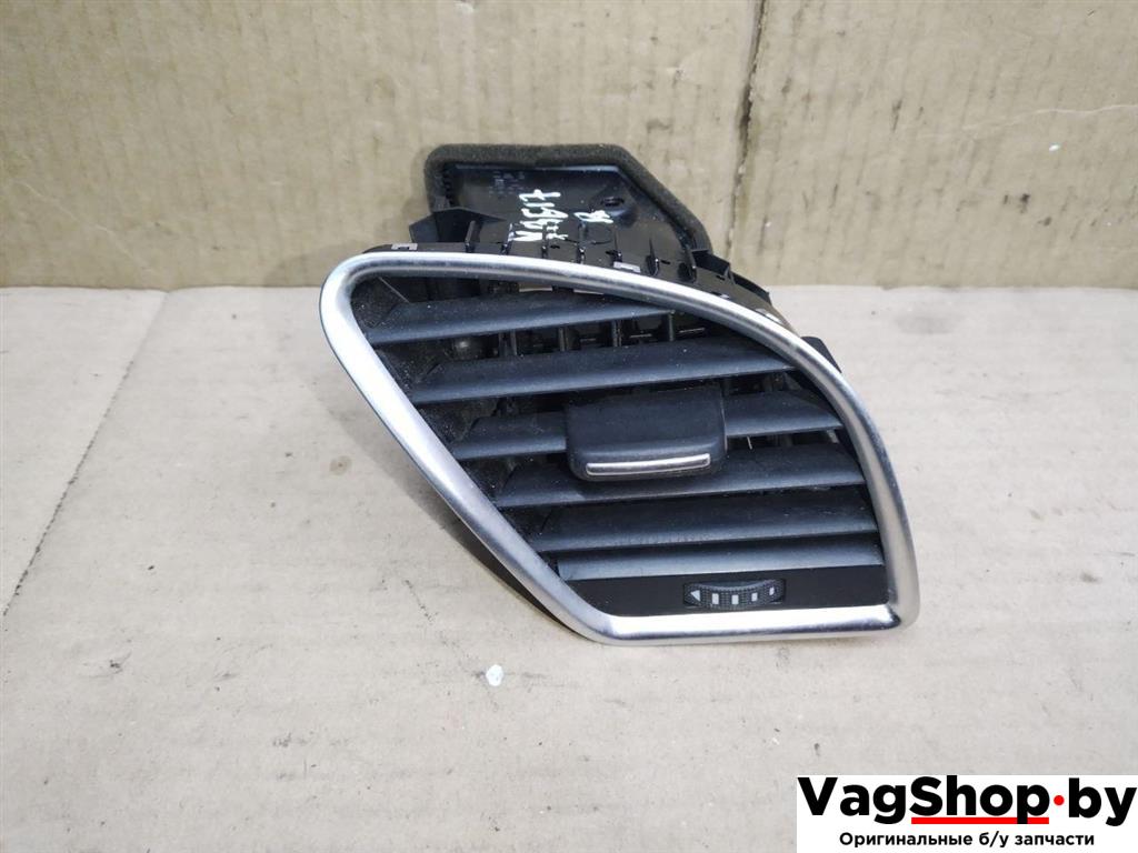 дефлектор обдува салона Audi A4 B8/8K 2011, 2.7 л., TDi, CGK, дизель, МКПП, белый, седан, передний привод, 8K1820902B - фото №1