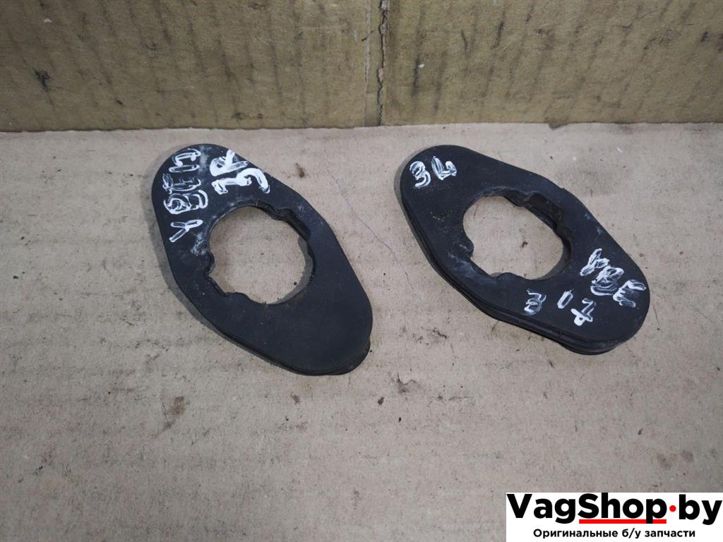 уплотнитель двери Audi A4 B8/8K 2011, 2.7 л., TDi, CGK, дизель, МКПП, белый, седан, передний привод, 8K0839923B - фото №1