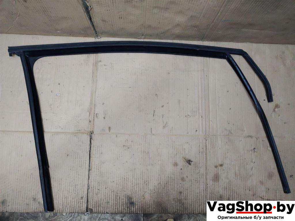 направляющая стекла Volkswagen Touran 2 2013, 1.6 л., TDi, CAY, дизель, МКПП, черный, минивэн, передний привод, 1T0837432F - фото №1