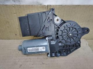 моторчик стеклоподъемника задний правый Volkswagen Golf Plus 2 поколение 2010, 1.6 л., TDi, CAY, дизель, МКПП, черный, хетчбэк 5 дв., передний привод, 5K0959794, 5M0839402F, 5K0959704