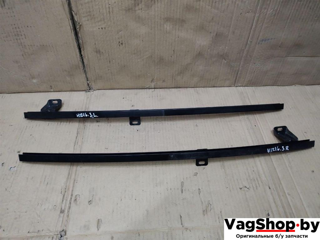 направляющая стекла Volkswagen Golf Plus 2 поколение 2010, 1.6 л., TDi, CAY, дизель, МКПП, черный, хетчбэк 5 дв., передний привод, 5M0839407, 5M0839408 - фото №1